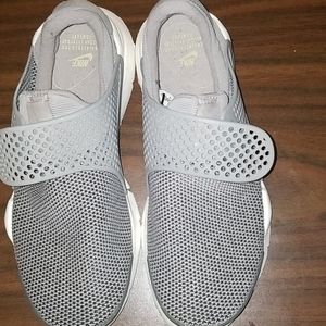 Like new womens Nike running shoe sock dart
